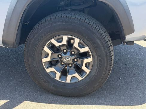 Used 2019 Toyota Tacoma TRD Off-Road AWD/4WD image 7