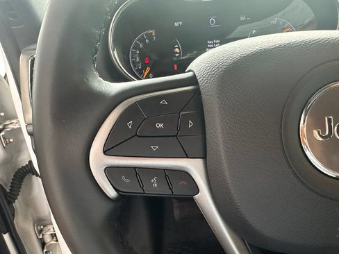 Used 2019 Jeep Grand Cherokee Laredo w/ Laredo X Package RWD image 20