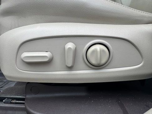 Used 2018 GMC Acadia Denali image 15