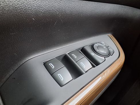 Used 2022 GMC Acadia SLE w/ Driver Convenience Package FWD image 20