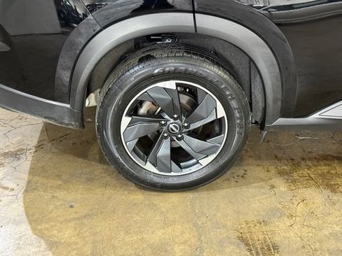 Certified 2025 Nissan Rogue SV w/ SV Premium Package FWD image 6