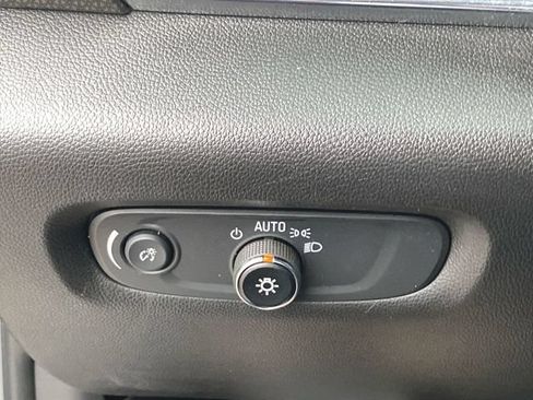Used 2023 Chevrolet Traverse Premier FWD image 18