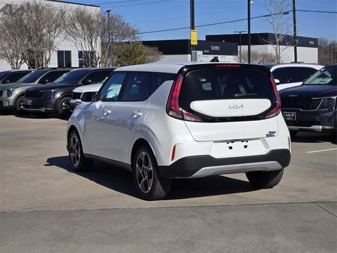 Certified 2025 Kia Soul EX image 3