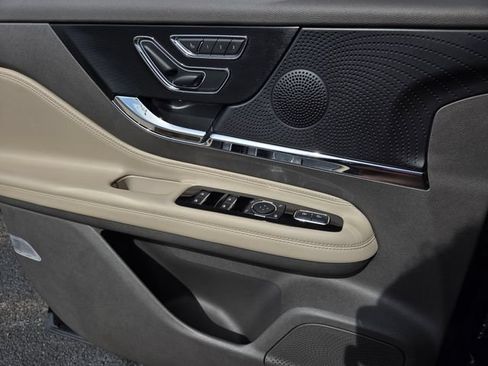 Used 2023 Lincoln Corsair FWD image 17