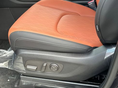 New 2026 Kia Carnival EX FWD image 18