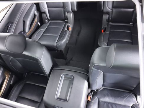 Used 2019 Chevrolet Suburban LT image 25