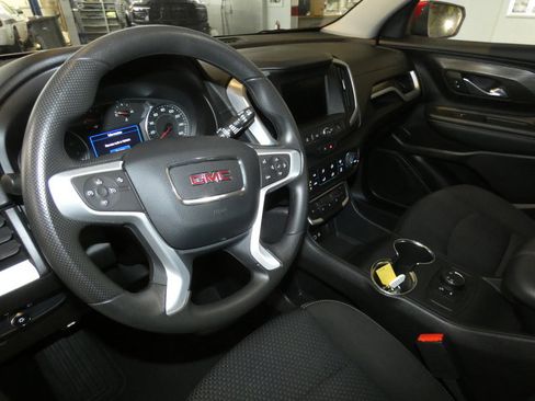 Used 2024 GMC Terrain SLE image 8