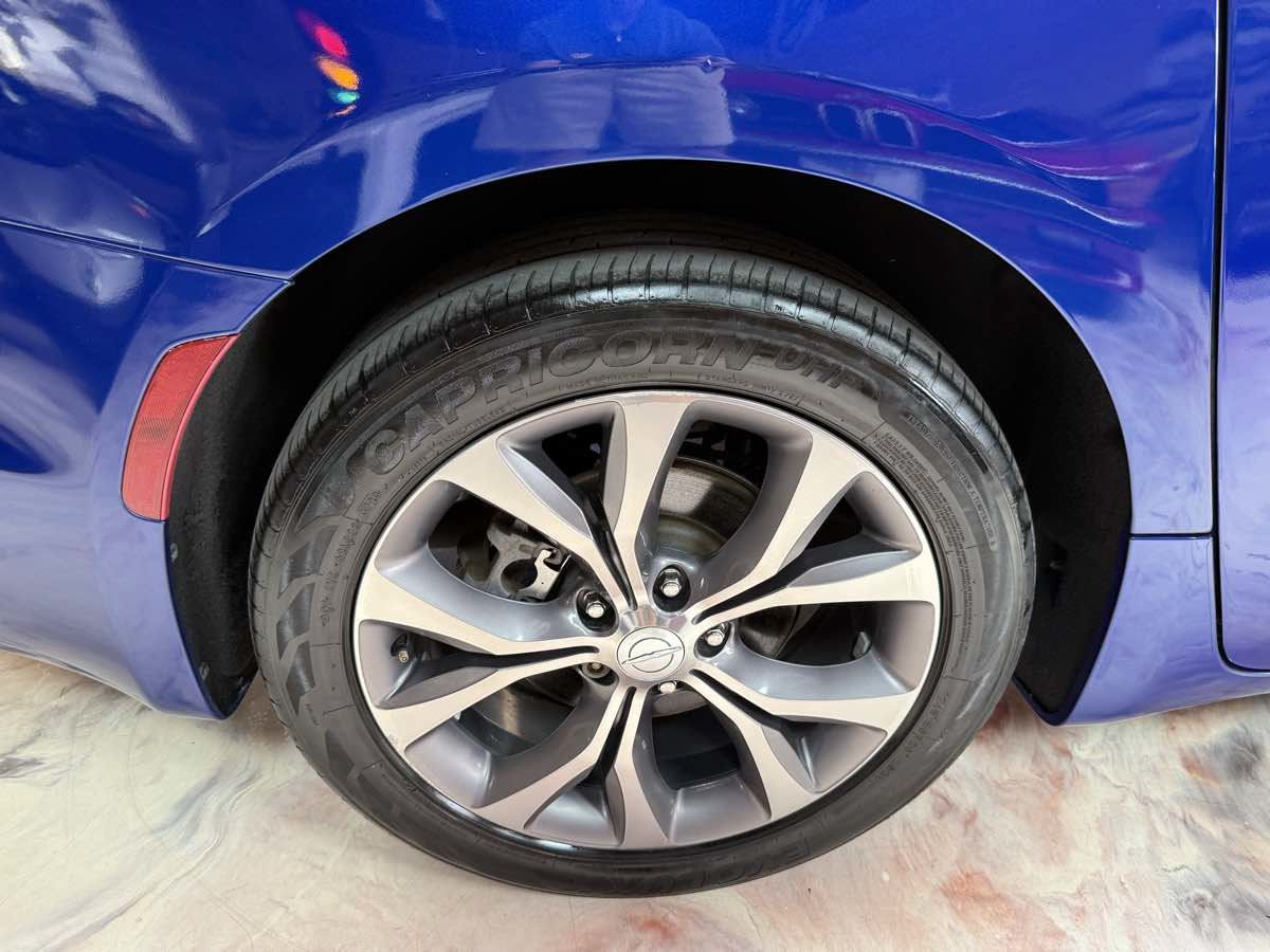 Used 2018 Chrysler Pacifica Limited w/ Tire & Wheel Group FWD image 39