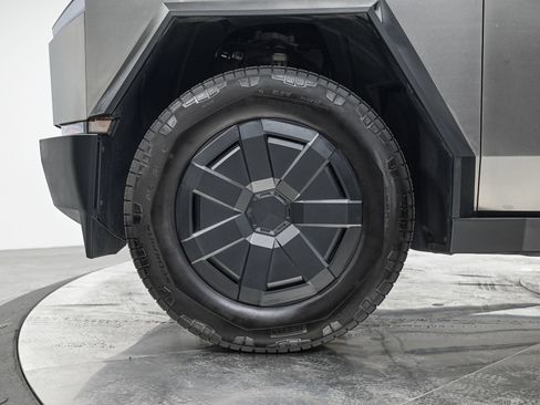 Used 2025 Tesla Cybertruck AWD Crew Cab image 3