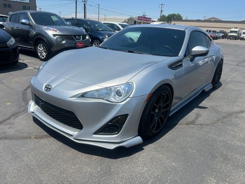 Used 2015 Scion FR-S RWD image 3