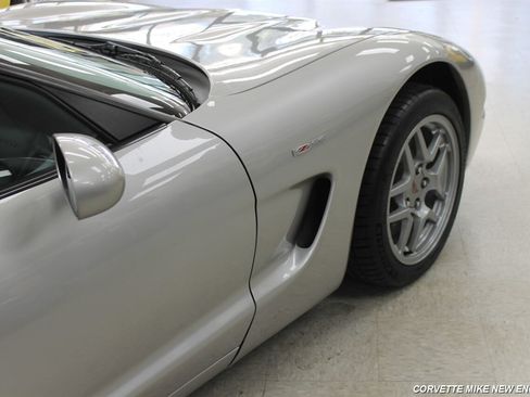 Used 2004 Chevrolet Corvette Z06 w/ Memory Package RWD image 20
