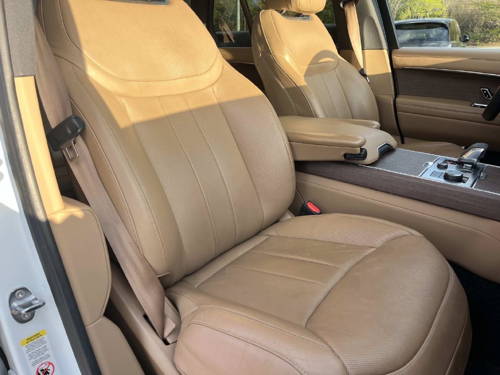 Certified 2023 Land Rover Range Rover SE AWD/4WD image 32