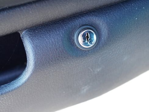 Used 2004 Ford Thunderbird image 13