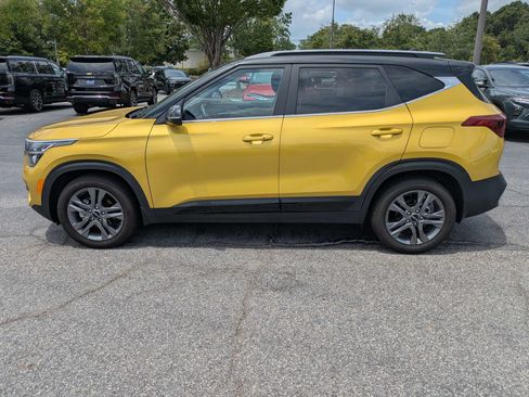 Used 2023 Kia Seltos S w/ Navigation Package FWD image 7
