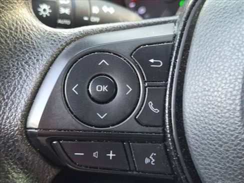 Used 2020 Toyota RAV4 XLE FWD image 11