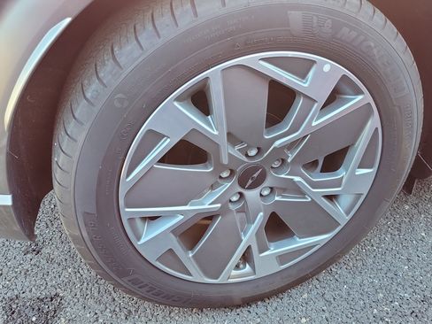 Used 2024 Genesis GV60 RWD image 5