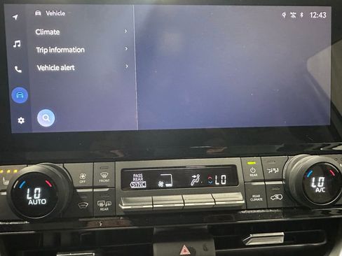 Used 2025 Toyota Grand Highlander AWD image 30