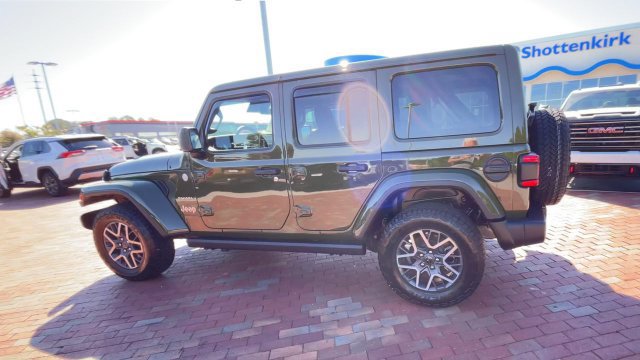 Used 2024 Jeep Wrangler Unlimited Sahara w/ Technology Group AWD/4WD image 7