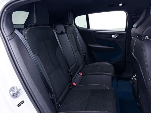 Used 2023 Volvo C40 P8 Recharge Ultimate image 35