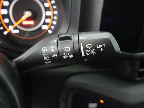 Used 2025 Jeep Wrangler Unlimited Sahara AWD/4WD image 26