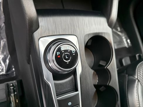 Used 2025 Ford Escape SE image 24