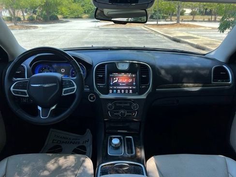 Used 2018 Chrysler 300 Limited AWD/4WD image 28