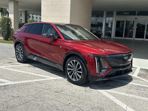 Used 2025 Cadillac Lyriq Sport AWD/4WD image 5