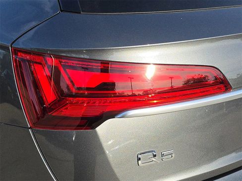 Used 2022 Audi Q5 2.0T Premium Plus w/ Premium Plus Package image 38