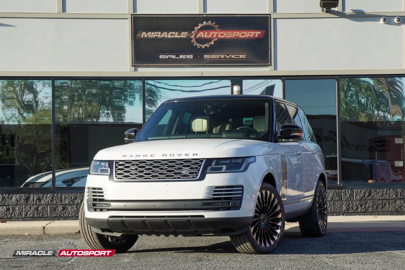 Used 2021 Land Rover Range Rover Autobiography AWD/4WD image 1