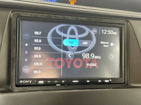 Used 2016 Toyota Highlander XLE AWD/4WD image 14