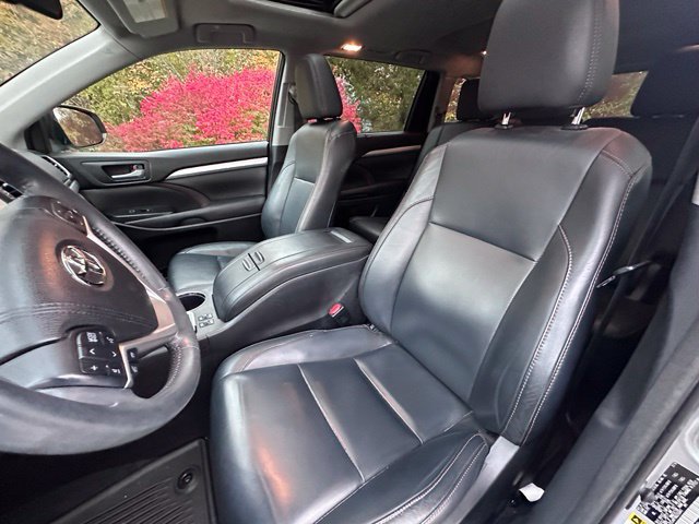 Used 2016 Toyota Highlander XLE AWD/4WD image 12