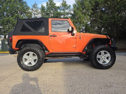 Used 2015 Jeep Wrangler Sport w/ Quick Order Package 23S AWD/4WD image 2