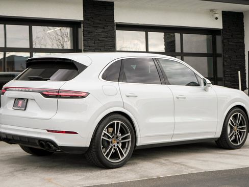 Used 2020 Porsche Cayenne Turbo AWD/4WD image 9
