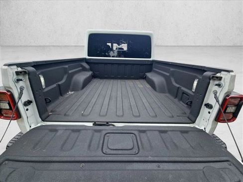 Used 2024 Jeep Gladiator Mojave AWD/4WD image 6