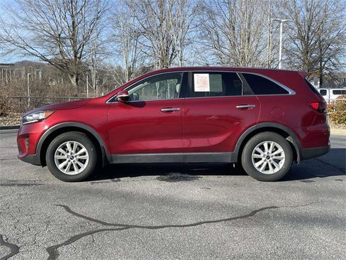 Used 2019 Kia Sorento LX image 2