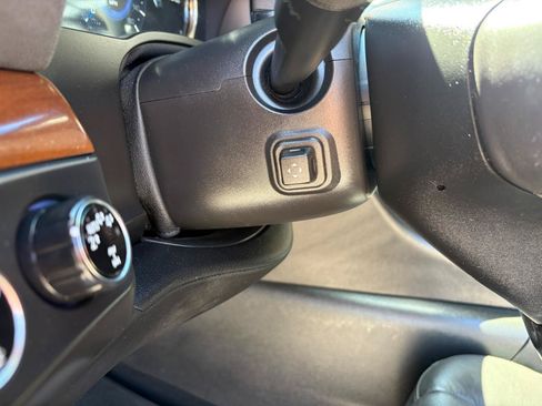 Used 2018 Cadillac Escalade Luxury AWD/4WD image 18