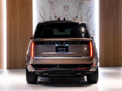 Used 2023 Land Rover Range Rover SV AWD/4WD image 3