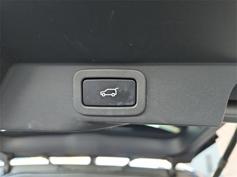 Used 2020 Land Rover Range Rover Sport HSE image 16