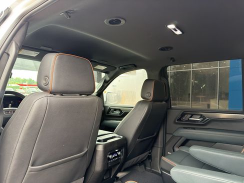 Used 2025 GMC Yukon XL AT4 AWD/4WD image 19