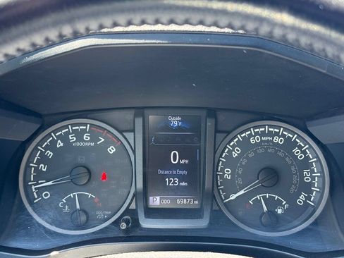 Used 2016 Toyota Tacoma TRD Sport w/ Premium & Technology Package AWD/4WD image 10