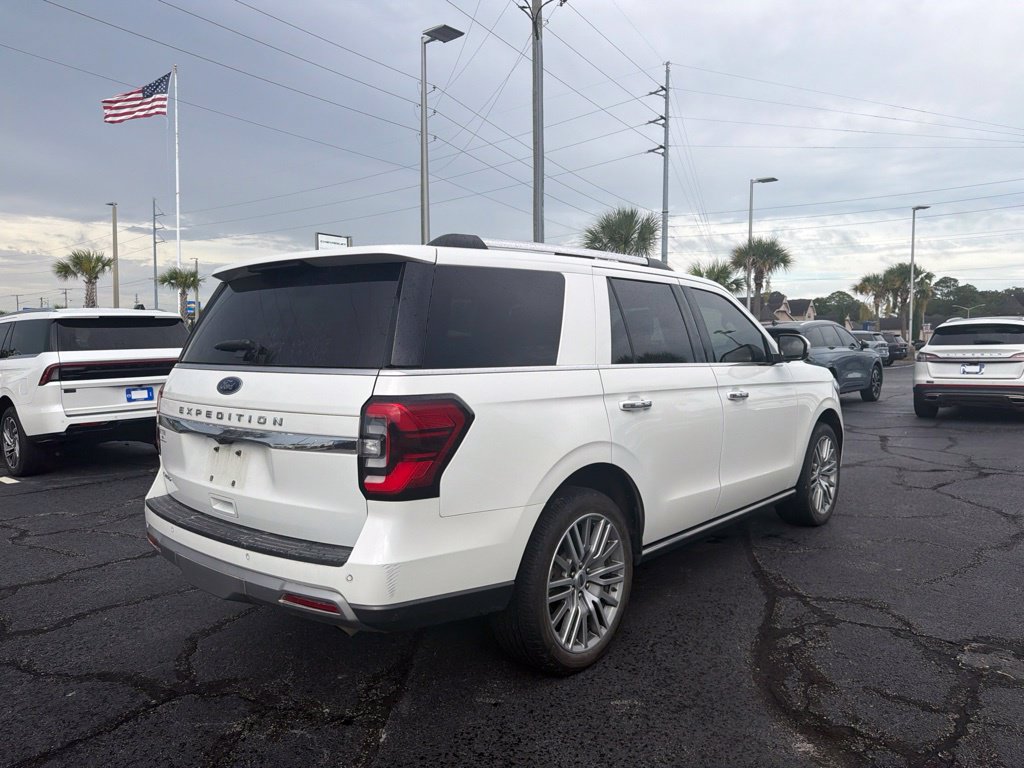 Used 2022 Ford Expedition Limited RWD image 5