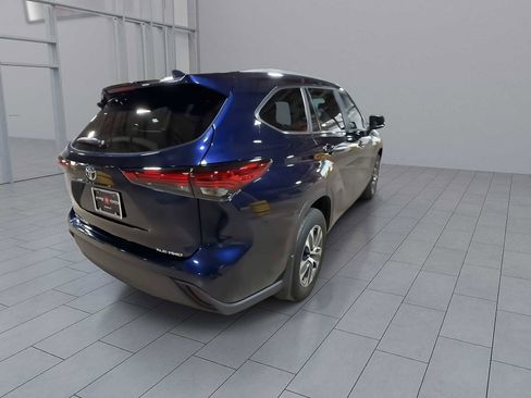 Used 2023 Toyota Highlander XLE image 8