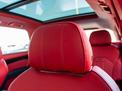 Certified 2024 Bentley Bentayga Extended Wheelbase AWD/4WD image 28
