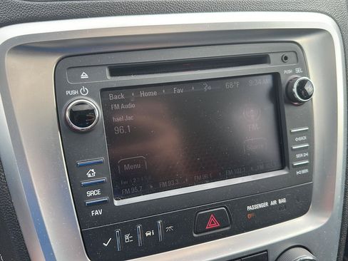 Used 2014 GMC Acadia SLE FWD image 16