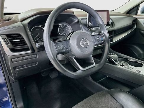 Used 2023 Nissan Rogue SV FWD image 9