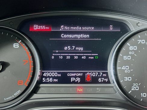 Used 2021 Audi Q5 Premium w/ Convenience Package image 18