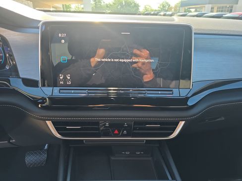 Used 2024 Volkswagen Atlas Cross Sport SE AWD/4WD image 24