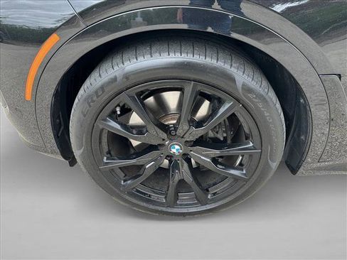 Used 2024 BMW X7 xDrive40i w/ M Sport Package AWD/4WD image 9