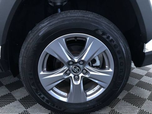 Used 2025 Toyota RAV4 XLE AWD/4WD image 17