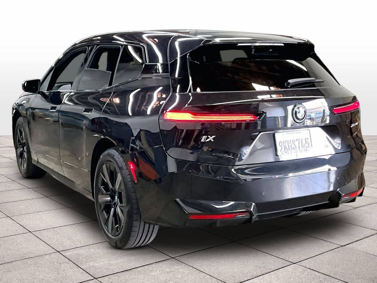 Used 2024 BMW iX xDrive50 w/ Sport Package AWD/4WD image 14